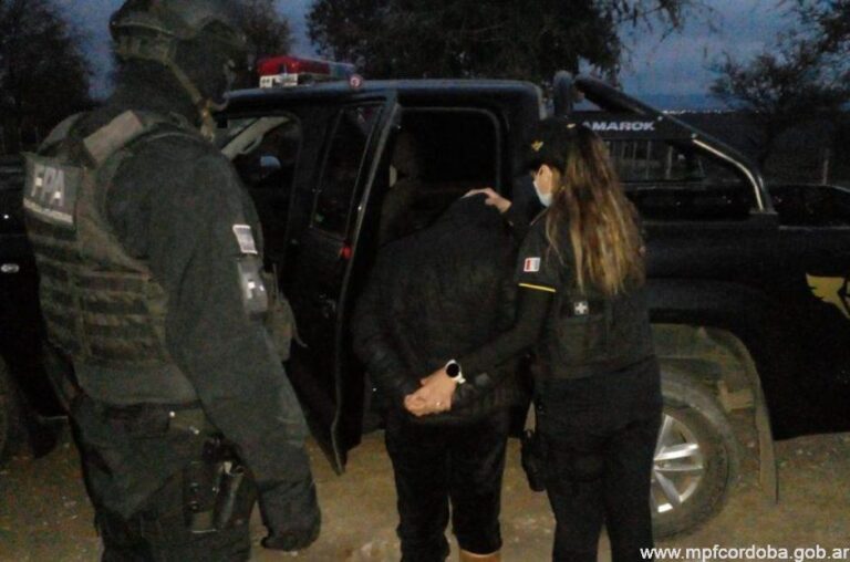 Mujer-detenida-invernadero-de-marihuana-1-940x622