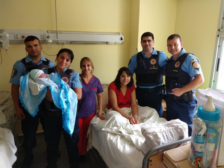 bebe nacimiento policia