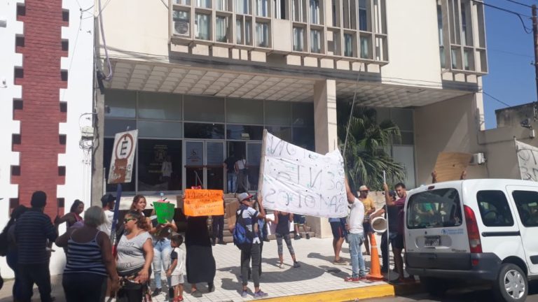 protesta frente a Tribunales