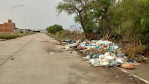 Este sector hace muy poco tiempo fue limpiado por el municipio, pero ya está nuevamente repleto de basura