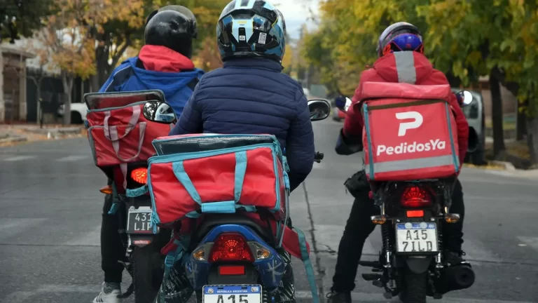 algunos-repartidores-trabajan-10-horas-dia-foto-alf-ponce-mercado-mdz