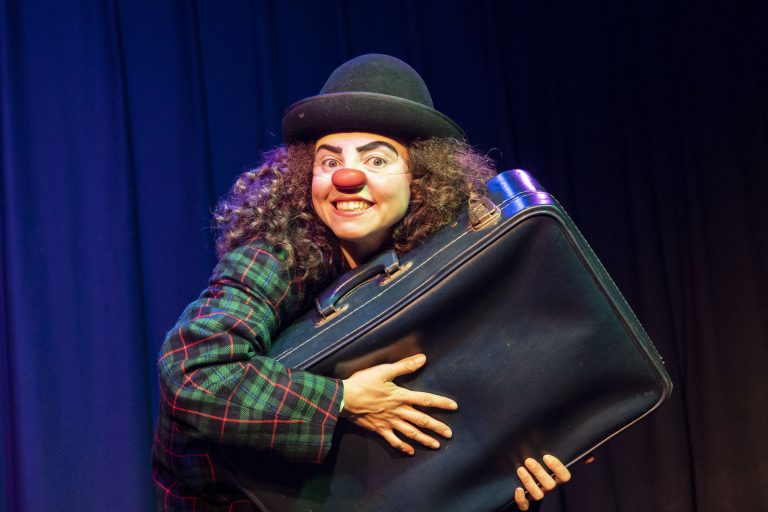 Erica Cóceres | Clown & Performance